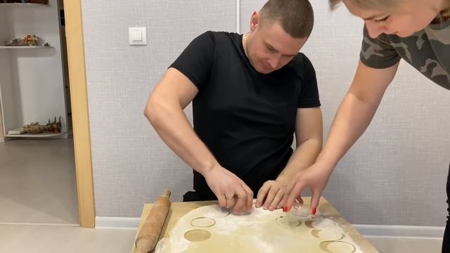 Очень ВКУСНЫЕ ДОМАШНИЕ ПЕЛЬМЕНИ/Идеальное пельменное тесто + СОЧНАЯ НАЧИНКА! смотреть онлайн