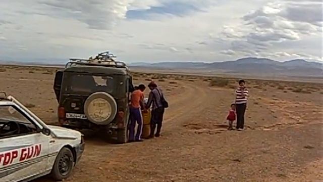 Another car down - towing the Fiat Uno back to the Mongol Rally graveyard 2 смотреть онлайн
