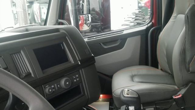 VOLVO TRUCKS - VNL760 - CUMMINS POWERED
