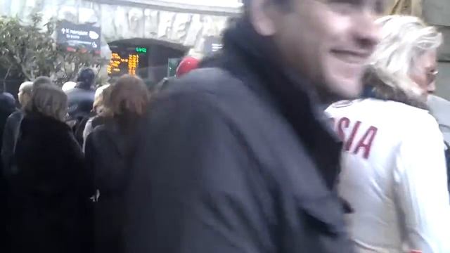 Очередь за билетами на ЖД Вокзале в Сочи! смотреть онлайн