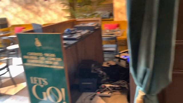 ОБЕД В РЕСТОРАНЕ/ СТИЛЬНЫЙ ИНТЕРЬЕР/ СРЕДИЗЕМНОМОРСКАЯ КУХНЯ смотреть онлайн