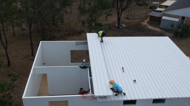 Structural Insulated Roof Panel Install смотреть онлайн