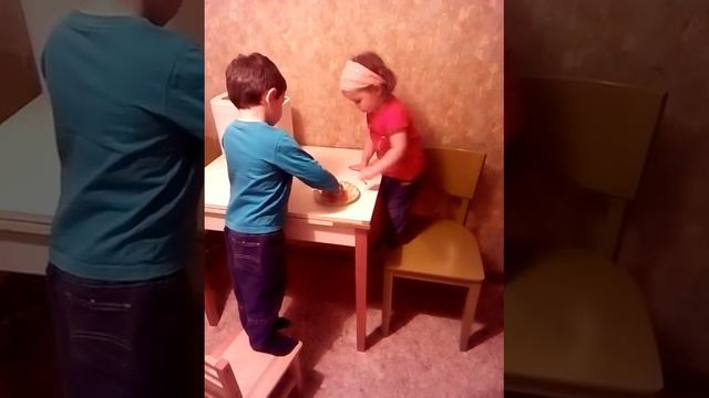 Дети едят лимон смотреть онлайн