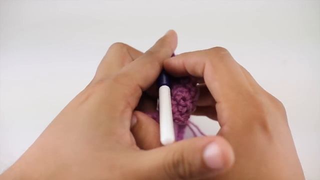 How to Crochet: Adding a New Ball of Yarn смотреть онлайн