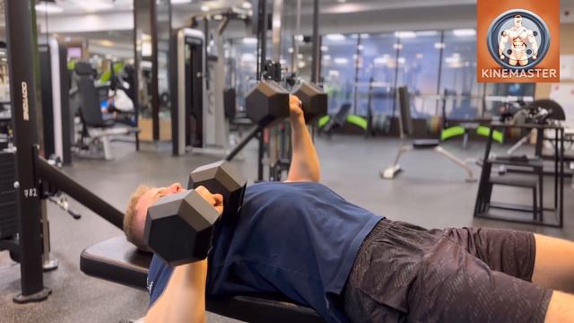 Жим гантелей поочередно лежа на горизонтальной скамье смотреть онлайн