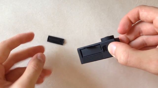 How to easy open the battery cover of SJCAM SJ4000 [Deutsch gesprochen/English subtitles] смотреть онлайн