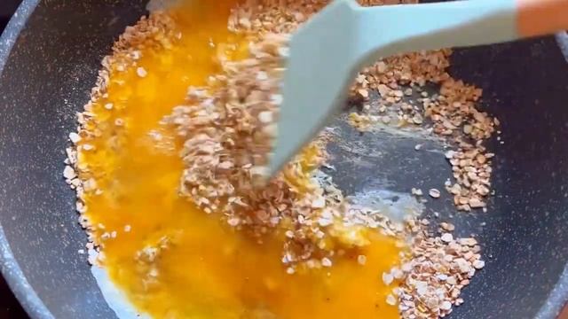 СЫТНЫЙ ЗАВТРАК ЗА 5 МИНУТ яйца и овсянка. Овсяноблин смотреть онлайн