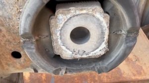 Нестандартная работа на Е70 - меняем подрамник в сборе, чтобы не менять сайлентблоки задних рычагов