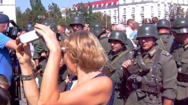 Чернигов Историческая реконструкция событий августа 1941 г на Красной площади Stabilized смотреть онлайн