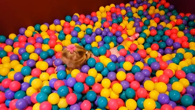 Детская игровая зона Miniapolis ТЦ BeachWalk смотреть онлайн