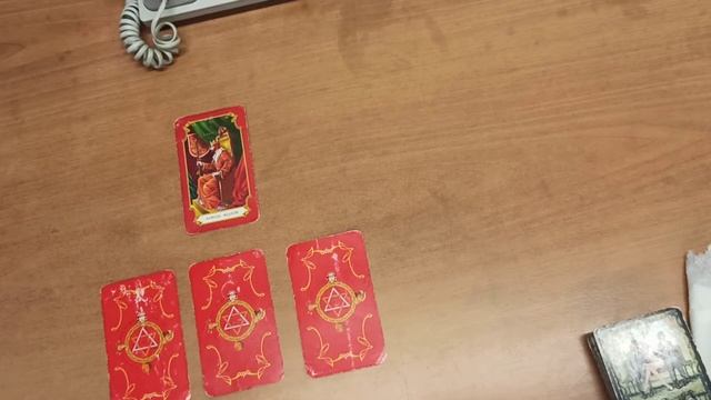 " Скучает ли по мне загаданным человек?" Таро на любовь и отношения. смотреть онлайн