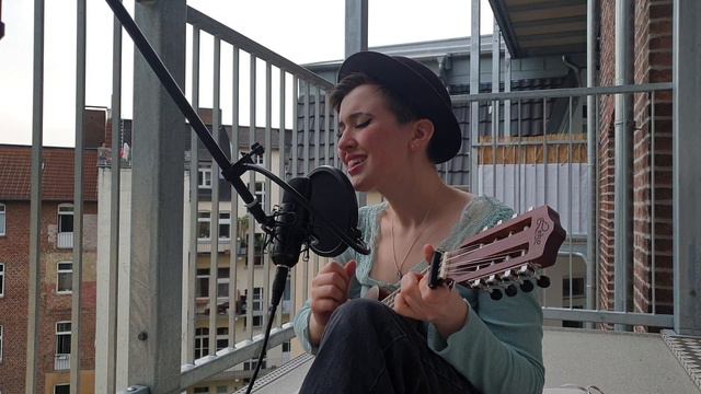 LEA - Treppenhaus UKULELE Cover auf meinem Balkon. Marisabelle Lea cover смотреть онлайн