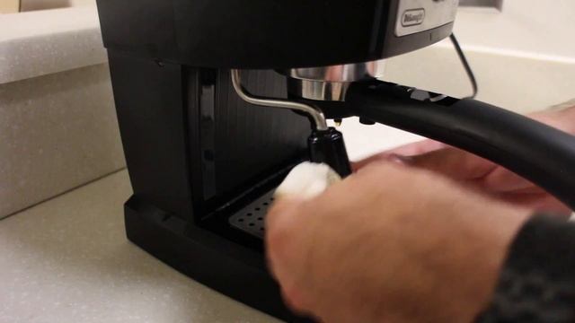 Steaming Milk for a Latte смотреть онлайн