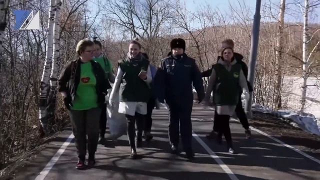 Берег Усы очистили от зимнего мусора смотреть онлайн