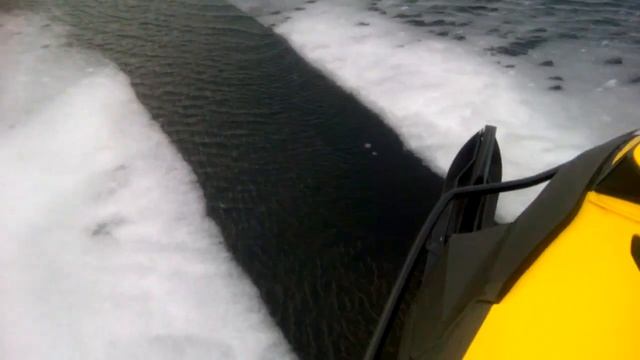 Чудское озеро. По воде на снежике.. смотреть онлайн