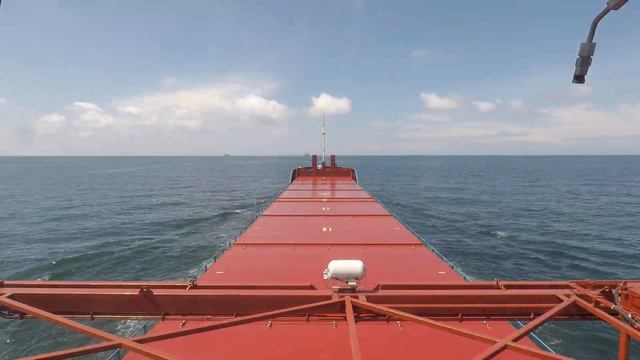 Хорошая погода. Посмотрите как красиво плывут облака. смотреть онлайн