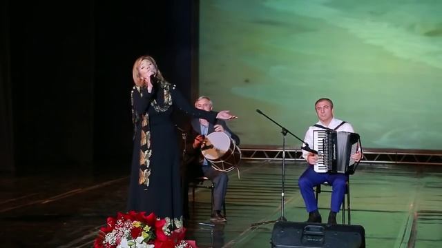 Лариса Гаджиева Карим Кадинаев и Наби Дибиров - Попурри на стихи Сибирбага Касумова смотреть онлайн