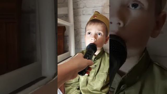 Вовочка в 5 лет поет Конь Любэ смотреть онлайн