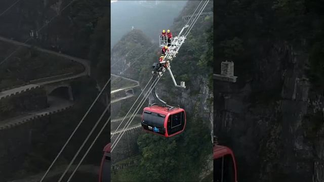 The cable car rescue drill at the Tianmenshan National Forest Park смотреть онлайн