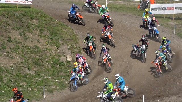 Nev Bradshaw races the 1989 Honda CR500 two-stroke смотреть онлайн