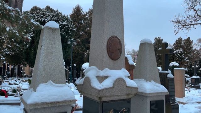 Prague Vyšehrad in the snow - Walking tour of the famous cemetery ?? Czech Republic 4k HDR ASMR смотреть онлайн