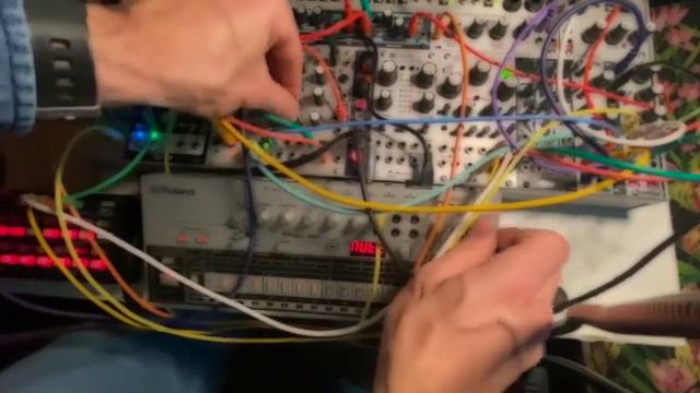 Impro Jam : beads + bass + roland tr06 + Korg sq1 смотреть онлайн