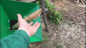 Измельчитель к мотоблоку. Подключён к бензиновому двигателю