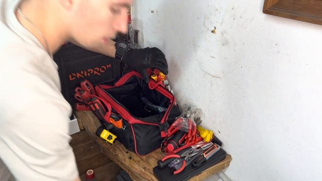 Огляд набору інструменту в сумці. Доповнення до валізи. смотреть онлайн