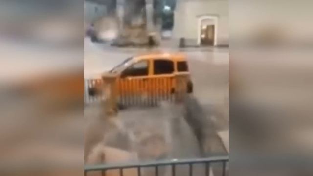 Panic in Italy! Flooding drowns the cities of Matera and Taranto смотреть онлайн
