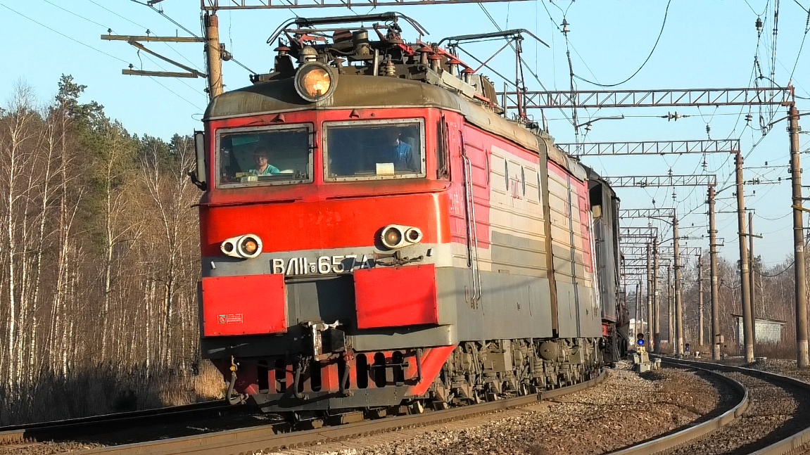 ВЛ11.8-657 с перегоняемым Свердловским паровозом Л-3111