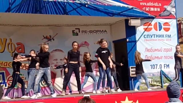 Уфимский центр современного танца "Своими ногами" Концерт 1 Мая в парке Якутова смотреть онлайн