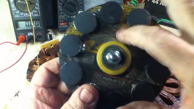 Простой безколлекторный безжелезный электродвигатель смотреть онлайн