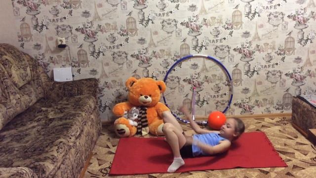 Агата Шпилько Урок гимнастики! Как правильно делать мостик?!