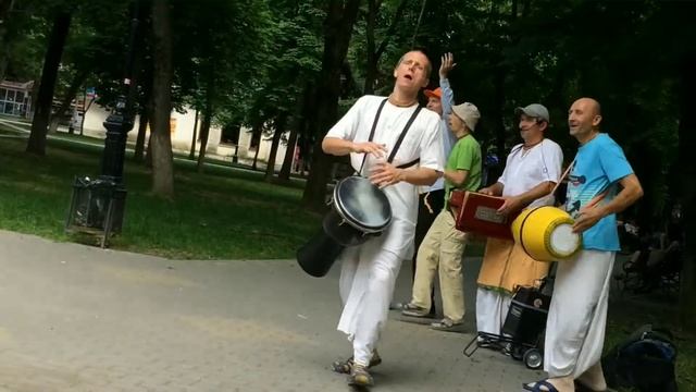 Последняя Харинама на КМВ смотреть онлайн