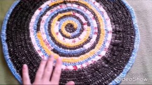 Вязанный коврик из пакетов