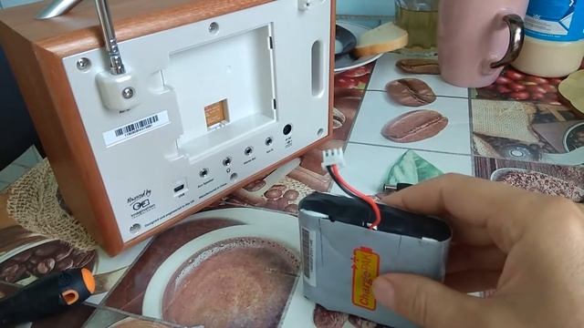 Радиоприёмник PURE Digital Evoke-1S . восстановление аккумуляторов. смотреть онлайн