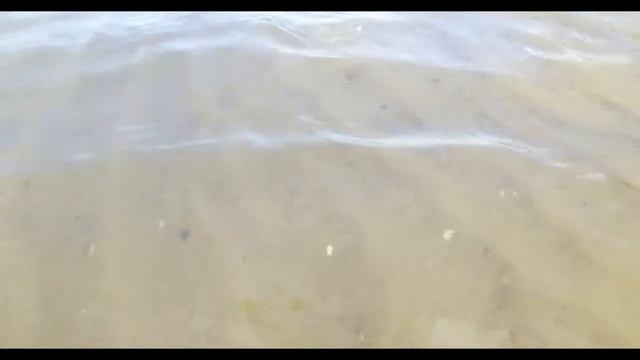 Вода,песок и речные камешки. Video texture water, river sand and stones.