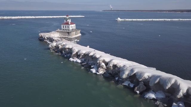 Drone view of the Fort, Lighthouse and Harbor at Oswego, New York смотреть онлайн
