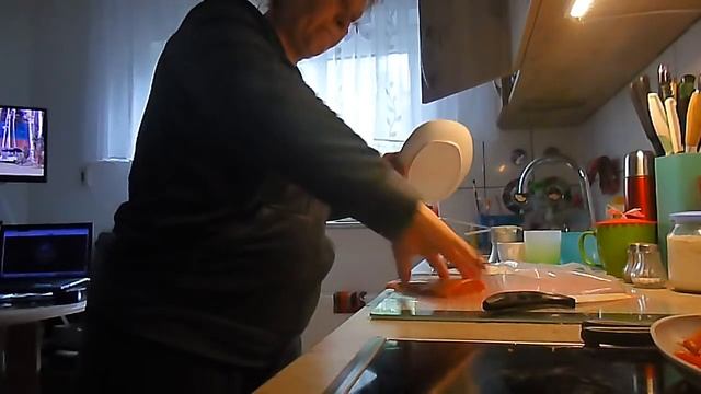 Как быстро и тонко нарезать красную рыбу смотреть онлайн