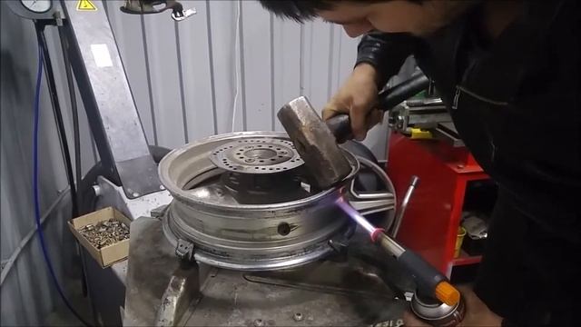 Рихтуем литой диск от скутера R13 смотреть онлайн