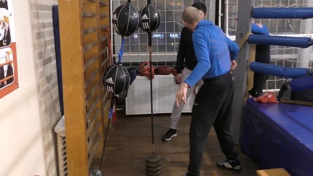 Бокс: груша на растяжках и работа корпусом смотреть онлайн