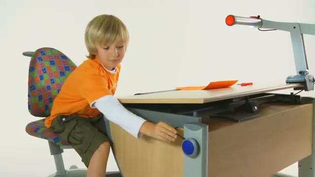 Moll Yoyo: adjusting the desk is easy смотреть онлайн