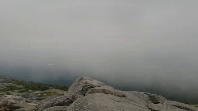Metacomet-Monadnock Trail Guide - Mt Monadnock Summit смотреть онлайн