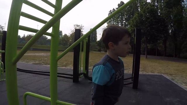 ИГРЫ на улице. Зарядка. Кроссфит для малышей. смотреть онлайн