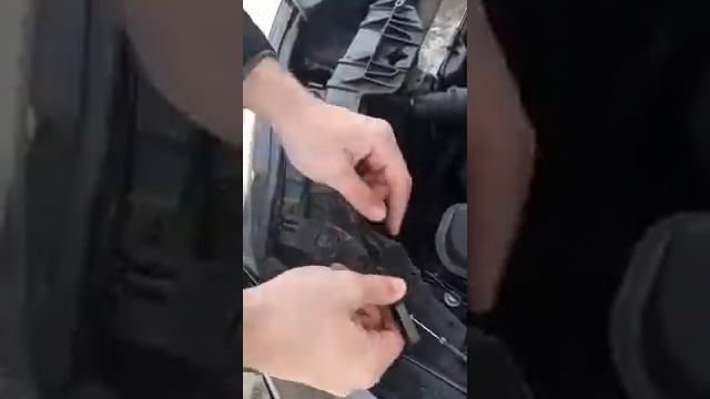 Замена тросика капота на БМВ 1-й серии. смотреть онлайн