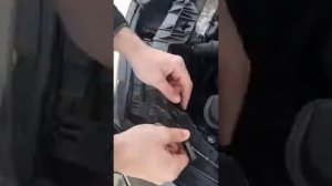 Замена тросика капота на БМВ 1-й серии.