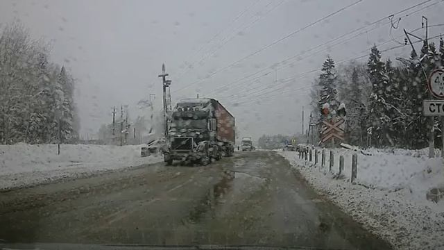 Спас авто ! Видео с регистратора. смотреть онлайн