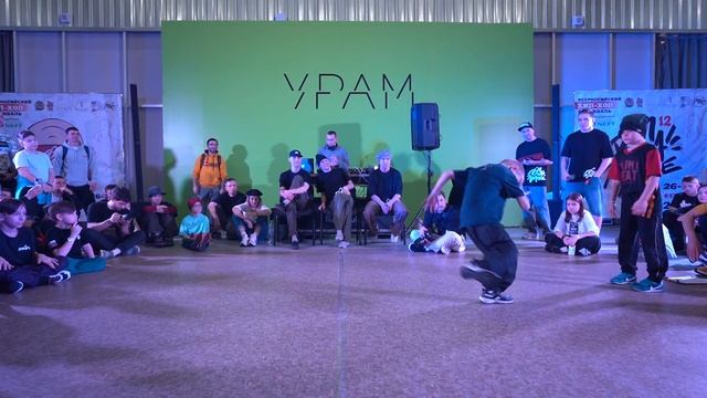 Viper vs Грустный | 1x1 Дети до 9 лет | РЭП НА ГОЛОВЕ 12 смотреть онлайн