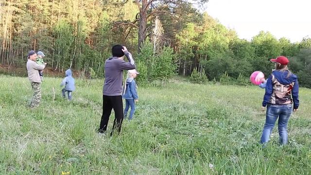 Отдых на берегу реки | Наша первая вылазка на природу в этом году смотреть онлайн