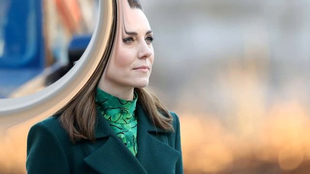 КЕЙТ МИДДЛТОН ИСПОЛЬЗУЕТ ШИКАРНЫЙ ЛАЙФХАК ДЛЯ ФОТО - КОРОЛЕВСКИЕ НОВОСТИ смотреть онлайн